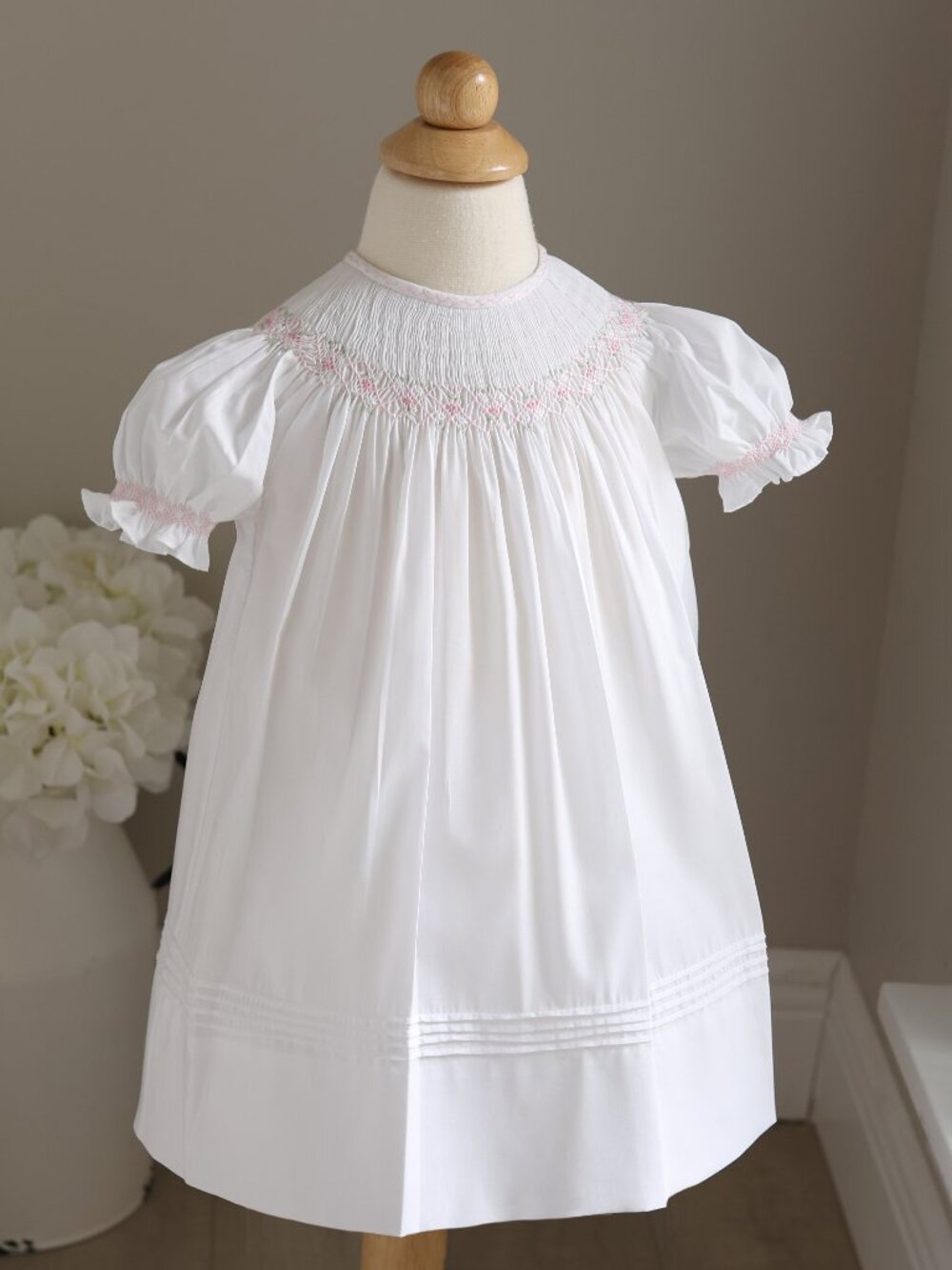 White Ruffled Sleeve Bishop Smocked Heirloom Dress Feltman Brothers Portrait NWT